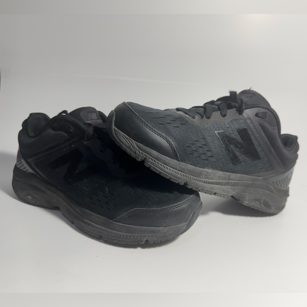 NEW BALANCE WOMEN'S 847 V4 WALKING SHOE SNEAKER BLACK SIZE 10